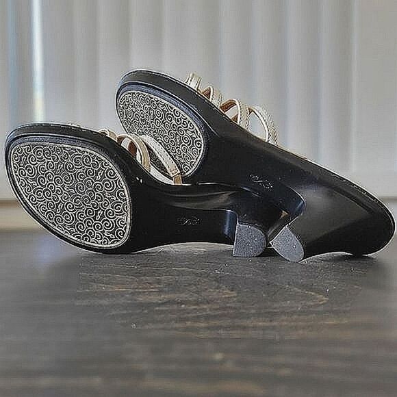 SoftWalk ivory patent leather-lined strappy mule sandals - Picture 5 of 11